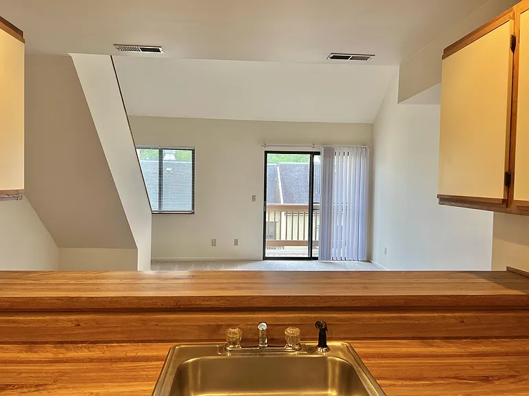1002 Linden Ave #304 — Photo 5
