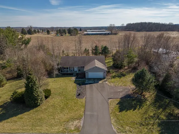 4909 E County Line Rd, Springfield, OH 45502