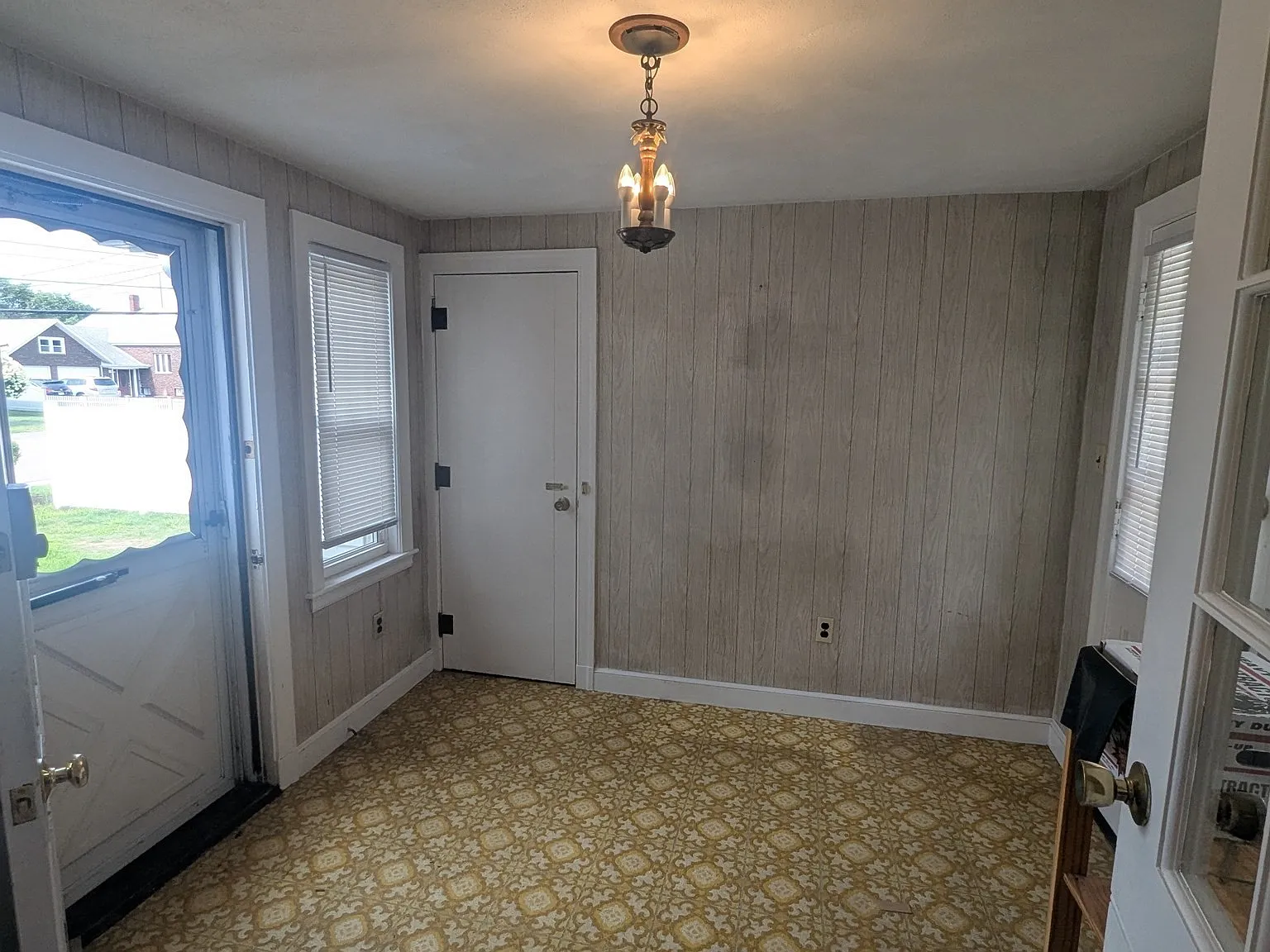 3 bed, 1.5 bath, 1691 sqft, $3,700 — Photo 3