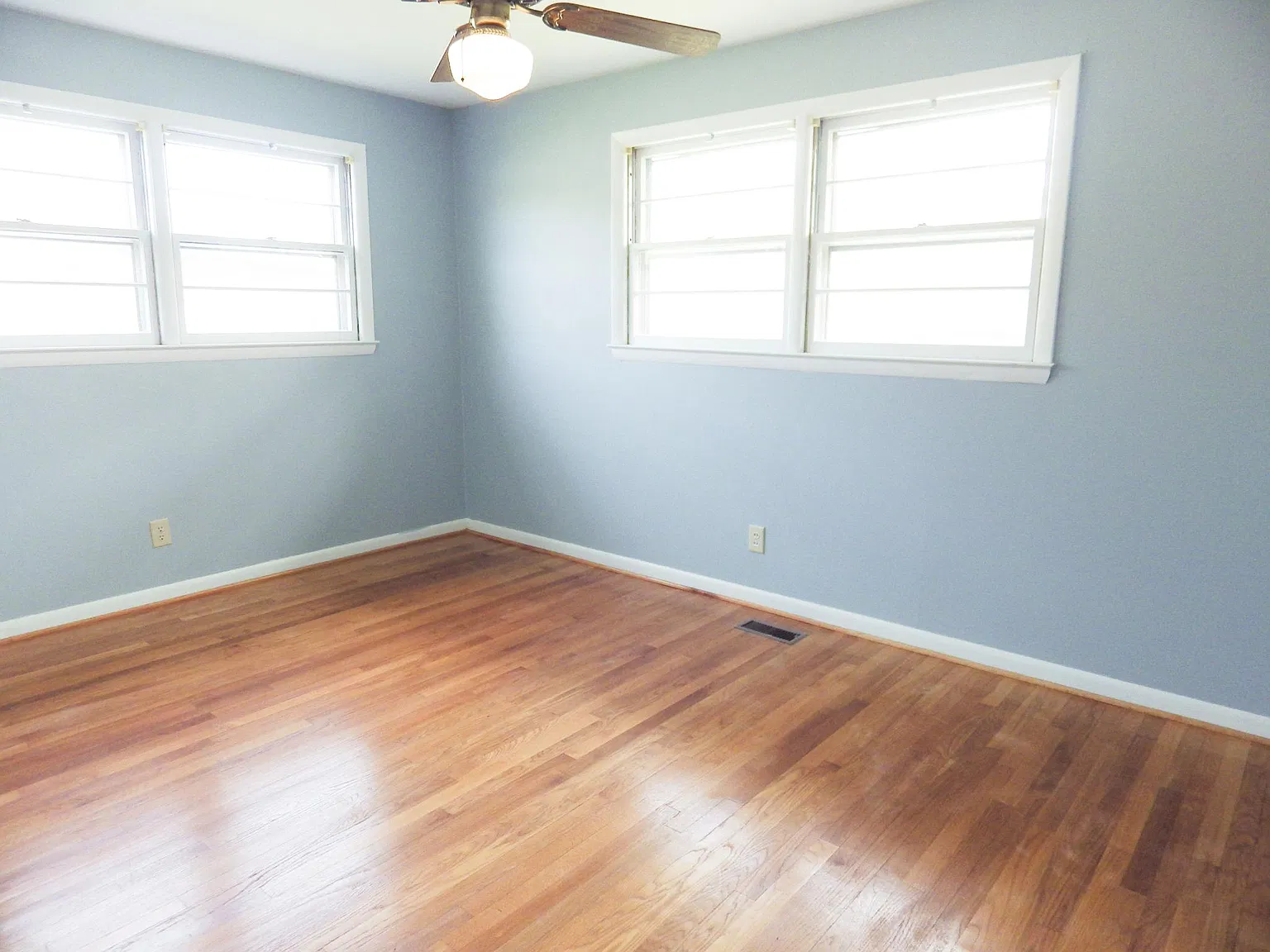 3 bed, 1980 sqft, $1,900 — Photo 2