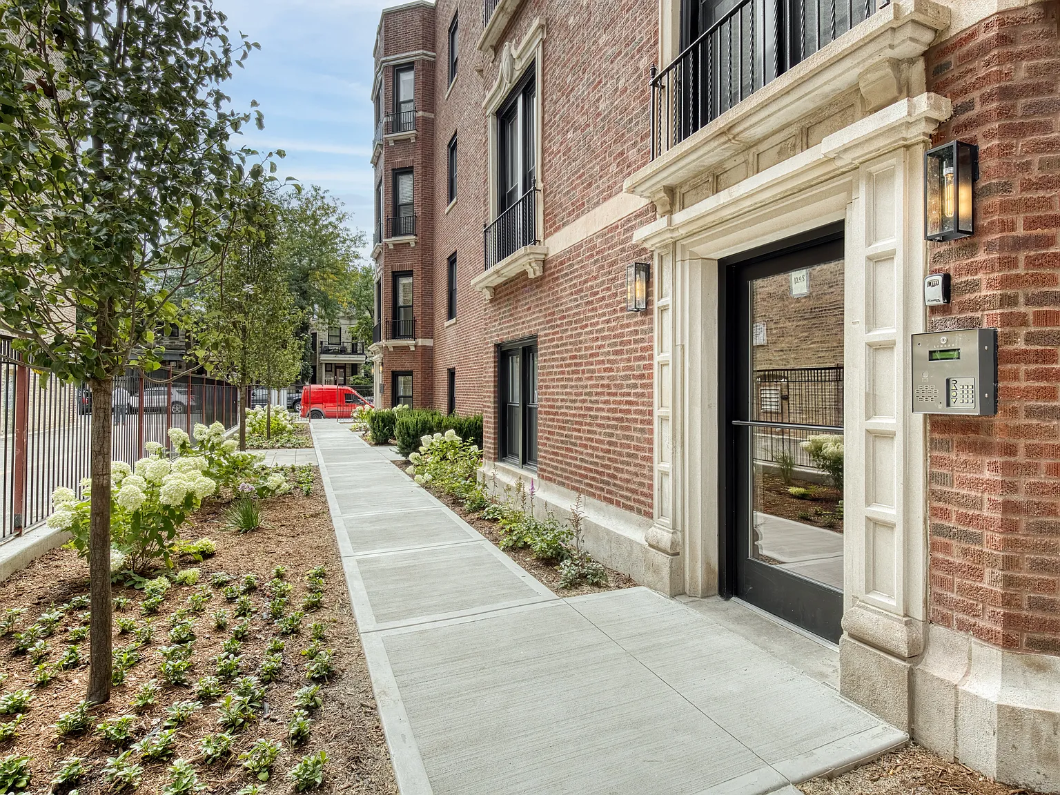 1248-1252 W Addison St - 1250 1A — Photo 4