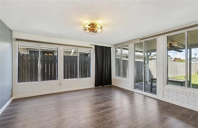 4009 Newlands St — Photo 2