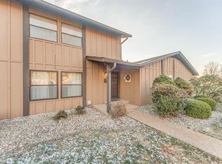 102 Whitehall Ct, Belleville, IL
