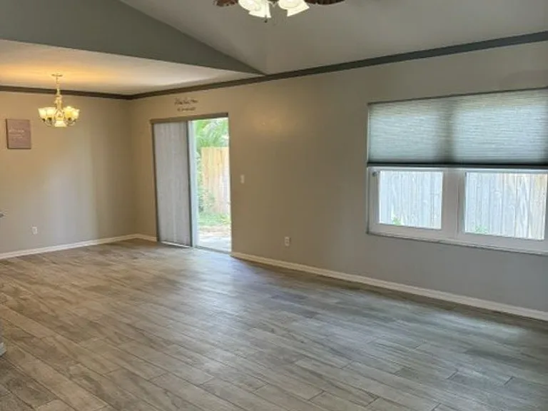 6633 Foxmoor Dr — Photo 2