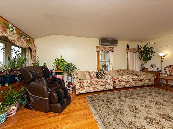 2nd image of 196-01 Hillside Ave