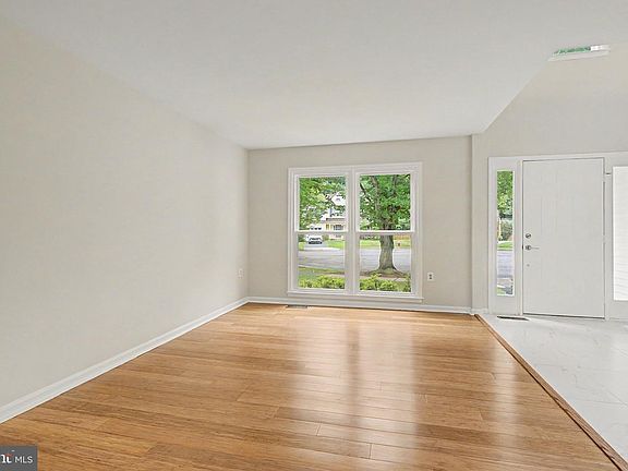 5th image of 1208 Musket Ct NE