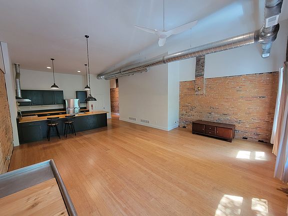 2nd image of 16 1/2 N Washington St