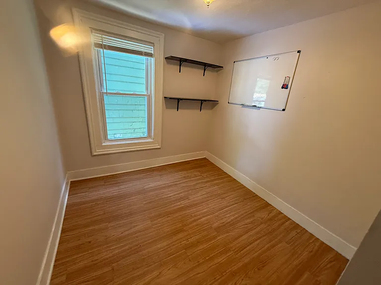 153-155 Benton St #153 — Photo 7