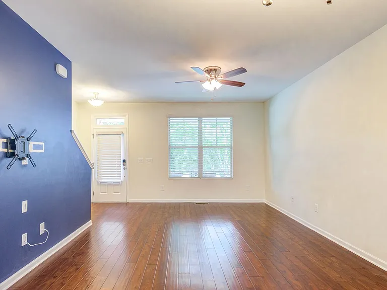 1637 Crafton Way — Photo 12