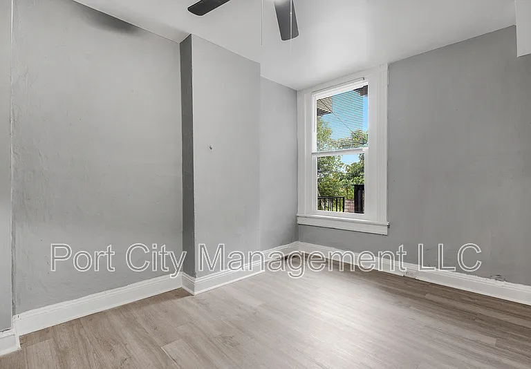 1334 N Luzerne Ave — Photo 12