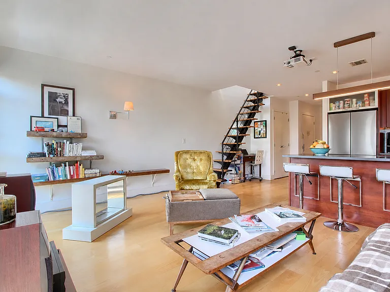 225 Maujer St #PHB — Photo 1