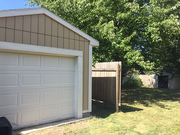 Detached garage/back yard