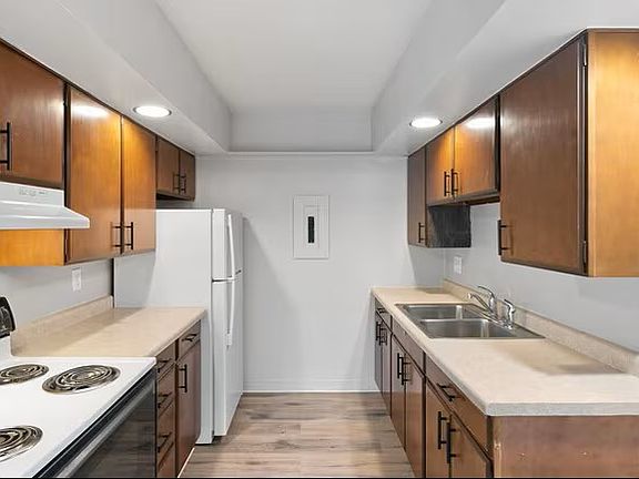 3rd image of 315 E South St #23