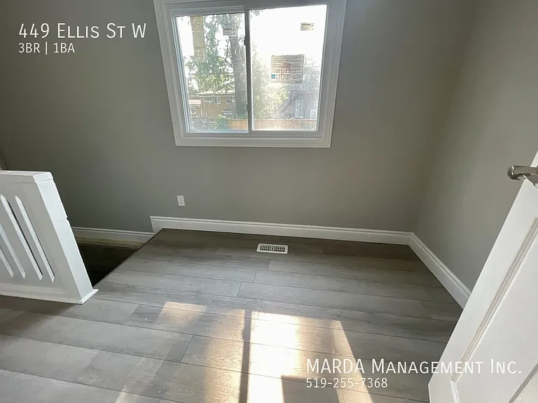 449 Ellis St W — Photo 16
