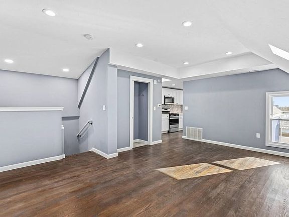 2nd image of 167 Lexington St #3
