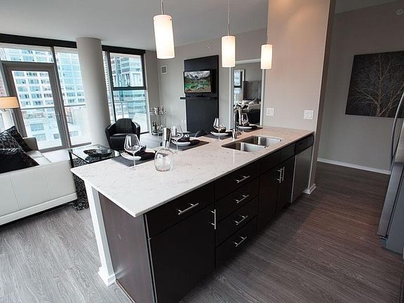 4th image of 613 W Randolph Dr #4B