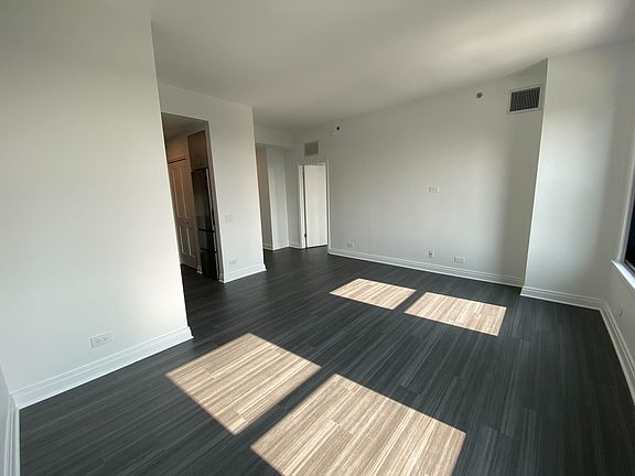 4th image of 2333 N Lincoln Park W #1105