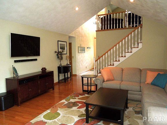 4th image of 1005 Hickory Creek Ct