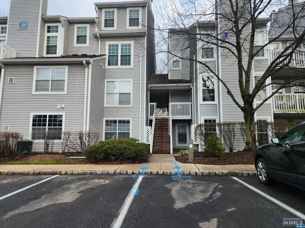 47 Fox Run Dr, Englewood, NJ 07631