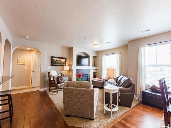 3rd image of 11738 S Currant Dr Unit 102