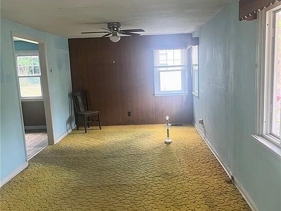 5th image of 15 Glenda Dr