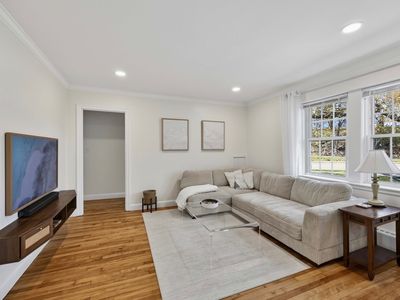 100 Boylston St APT 1, Newton, MA, 02467