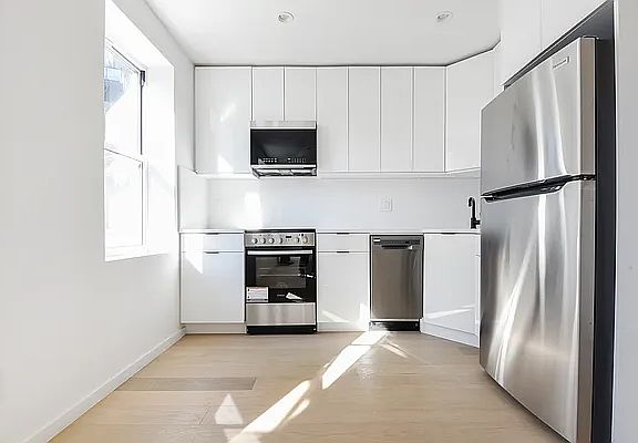 3rd image of 236 N 5th St Floor 3