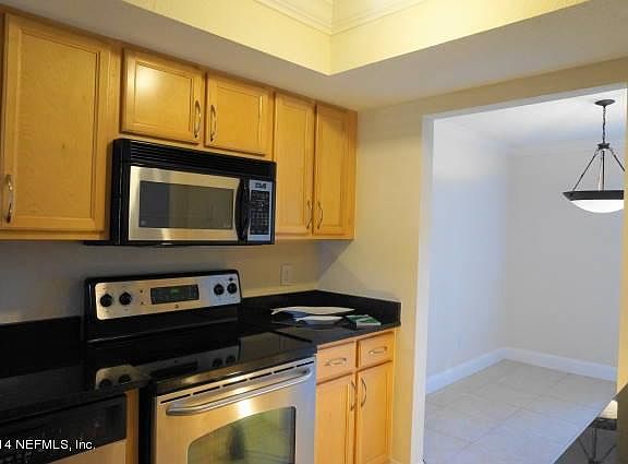5th image of 846 Shoreline Cir