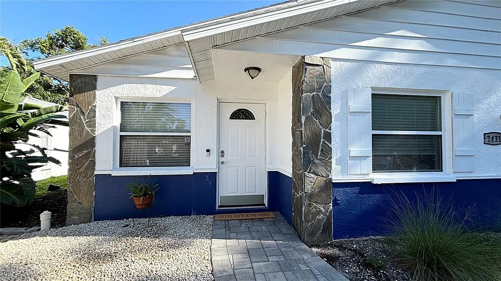 3 bed, 2.0 bath, 1254 sqft, $3,600 — Photo 2