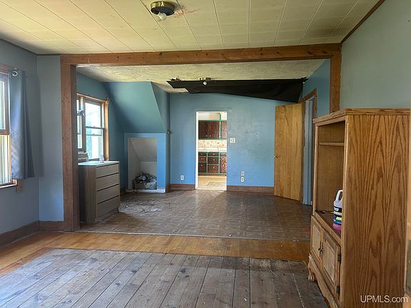 3rd image of 313 Mine St