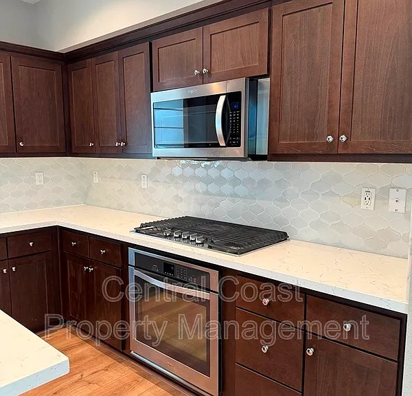 490 Palisade Dr — Photo 7