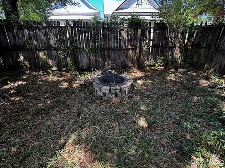 1219 Grothe St — Photo 6