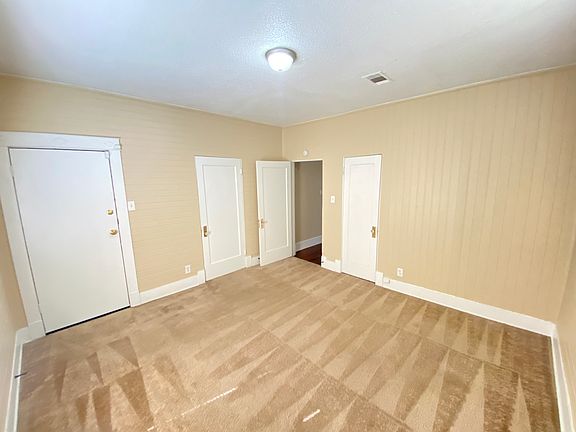 4th image of 864 N Willett St