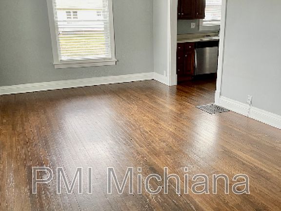 2nd image of 1226 E Madison St