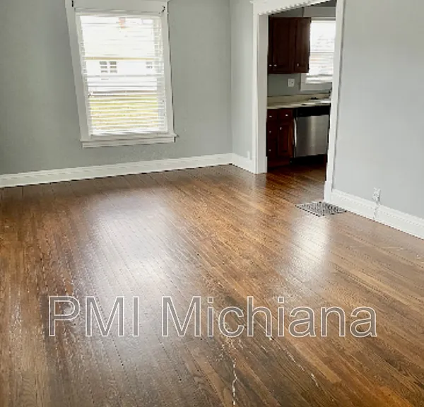 1226 E Madison St — Photo 21