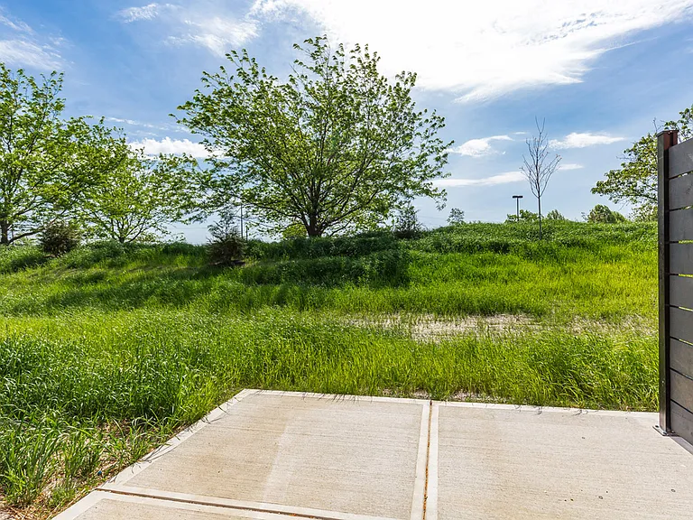 2327 Point Pl — Photo 16