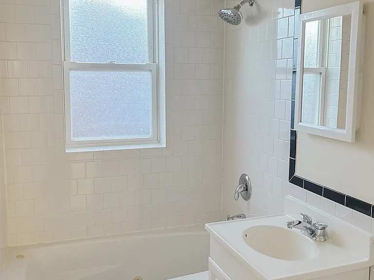 4808 N Paulina St #2W — Photo 4