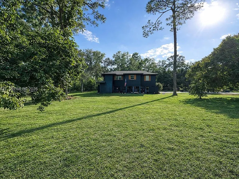 16932 W Calder Dr — Photo 24