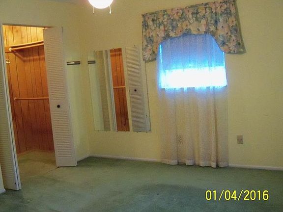 4th image of 301 W College Ct