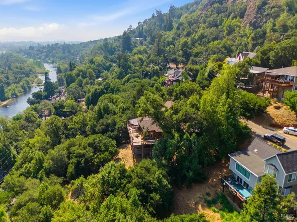 2031 Madrone Avenue, Healdsburg, CA 95448