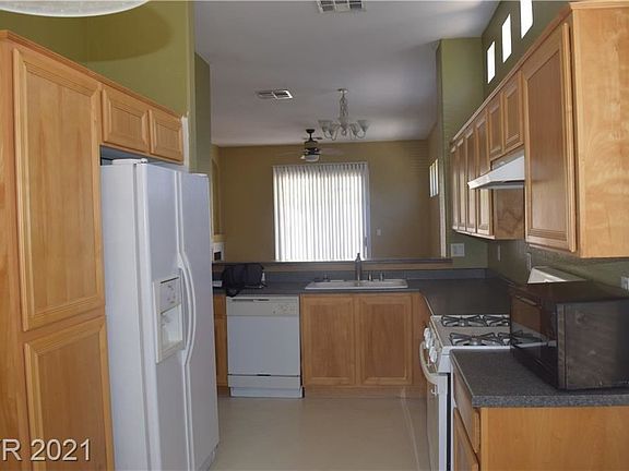 4th image of 154 Twin Towers Ave
