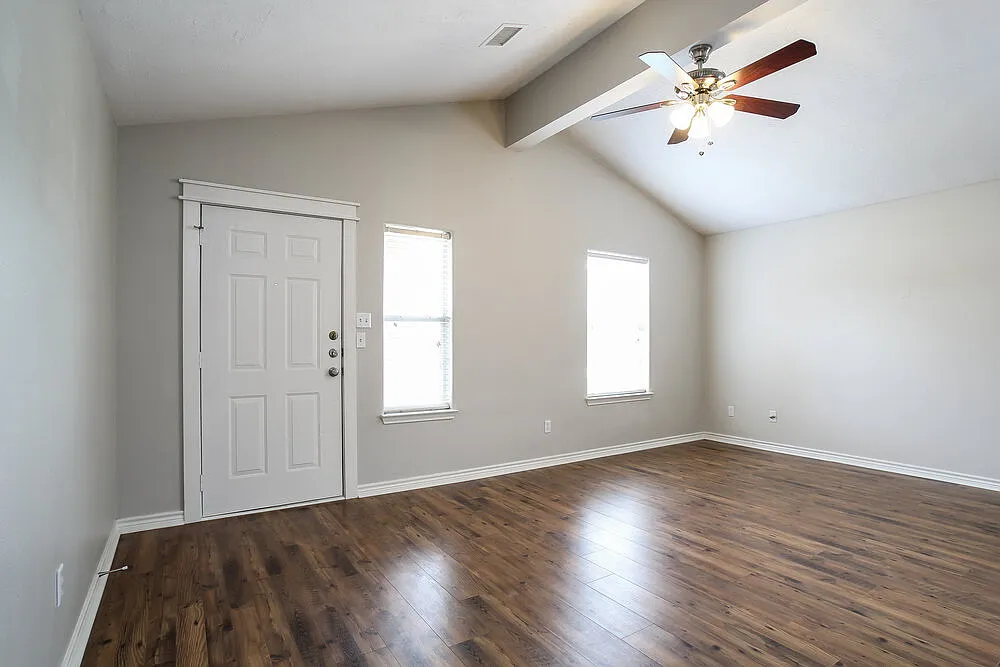3 bed, 2.0 bath, 1416 sqft, $1,805 — Photo 2