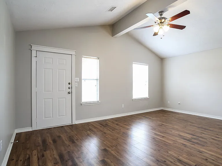 4723 Comal River Loop — Photo 2