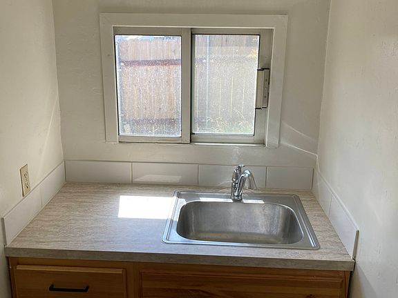 5th image of 709 Wilson Ave #709