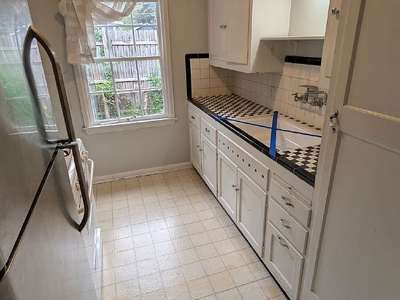 5th image of 504 E 64th St