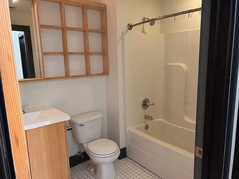 205 E Broad St #101-212 — Photo 6