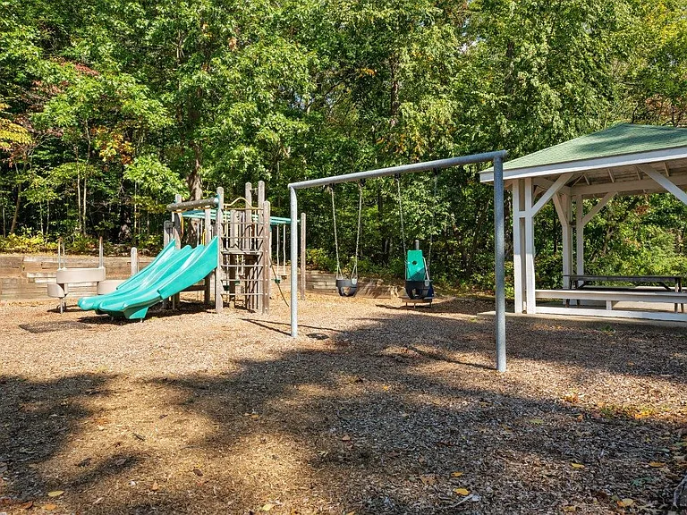 Town Walk at Hamden Hills — Photo 44