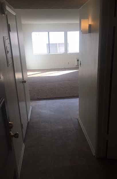 Entrance into Apt
