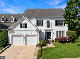 5276 Winter View Dr, Alexandria, VA 22312