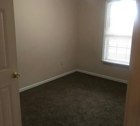 5th image of 100 Kenilworth Ct APT C